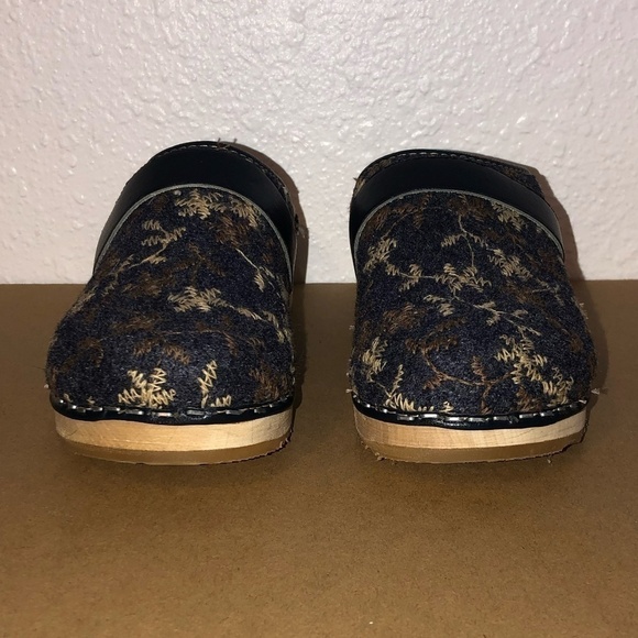 CAPE CLOGS Wooly Shoes Women's Size 5.5-6 Blue Handmade Floral Slip-Ons - Picture 3 of 12